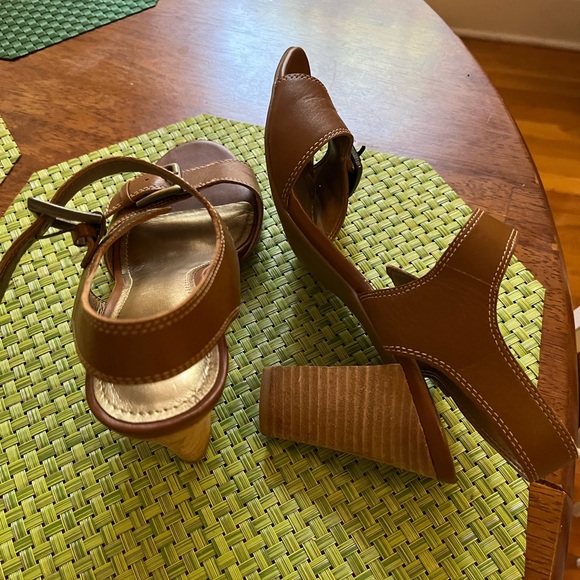 Joan and David heels sandals size 7.5 like new. - Picture 3 of 4